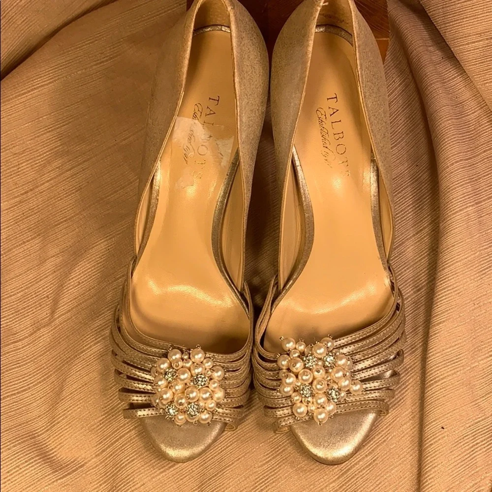 TALBOTS worn once 8.5B leather 3.5”heels 0.5”platf